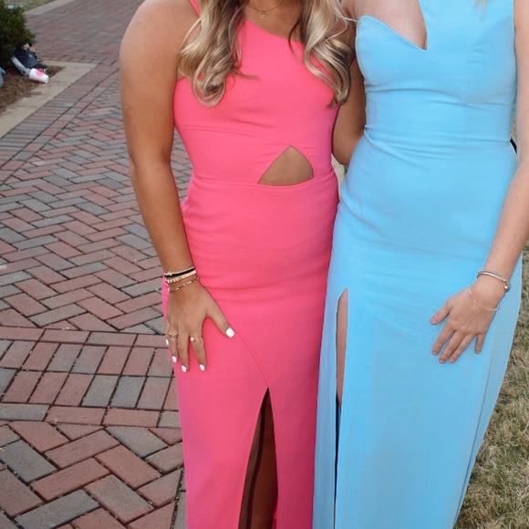 BCBGMAXAZRIA BCBG Formal Dress - Picture 1 of 3